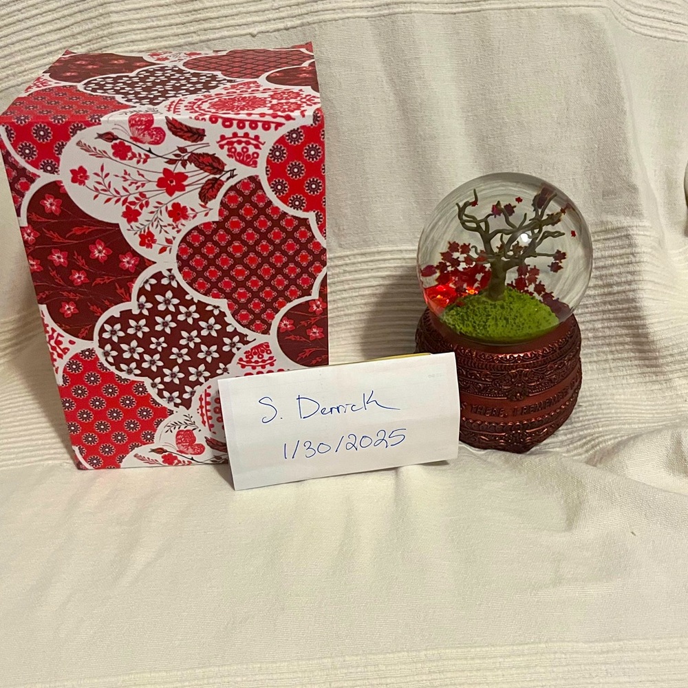 NIB Authentic Taylor Swift ATW Red scarf tree snow globe
